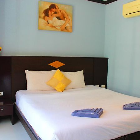 Hollywood Inn Hotel Patong Exterior photo